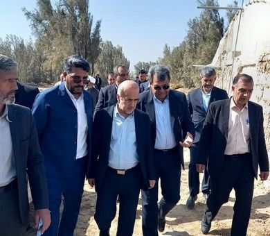 توسعه پرورش گونه‌های آبزی سازگار با آب‌های شور و لب‌شور راهبرد مؤثر در ایجاد اشتغال پایدار