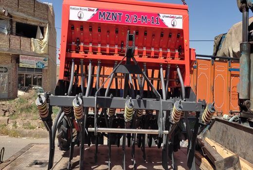 تحویل 9 دستگاه ادوات دنباله بند به کشاورزان شهرستان مرند 