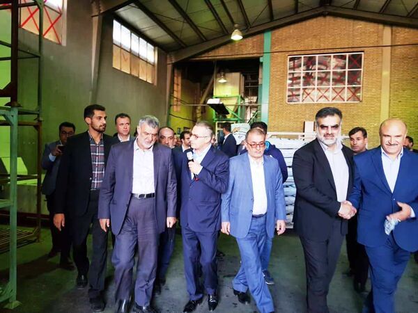 وزیر جهاد کشاورزی از یک شرکت تعاونی خوراک دام در سپیدان بازدید کرد