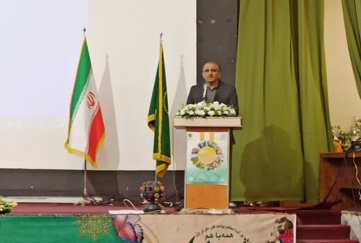 کشاورزان نمونه تجربیات خود را به دیگران انتقال دهند 