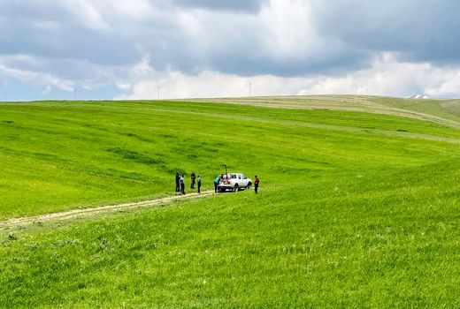 آغاز عملیات کانون‌کوبی سن غلات در مزارع بخش کندوان میانه