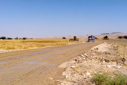 بازسازی یک جاده بین مزارع در خنج