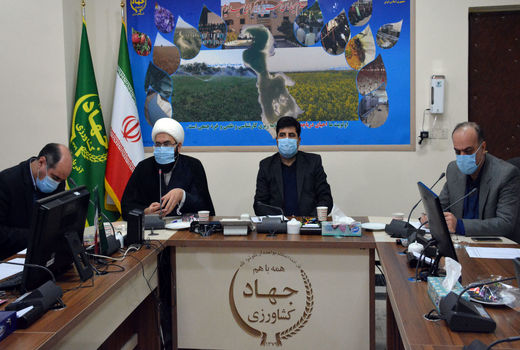 انسانی ایمانش کامل است که به زمانه عالم باشد، در امورتدبیر نموده و از نفس حفاظت کند