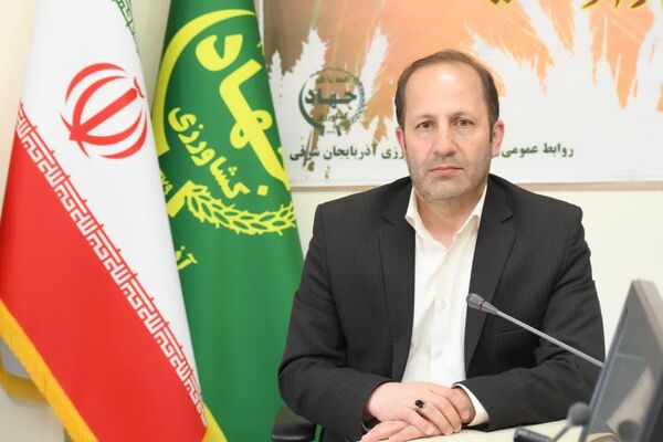 نصب تله‌های فرمونی در ایستگاه‌های پیش‌آگاهی در باغات شهرستان مراغه