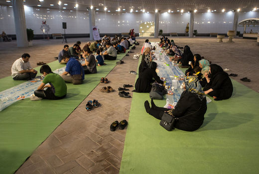 برپایی افطاری ساده‌ در ۳ نقطه از اراضی عباس‌آباد