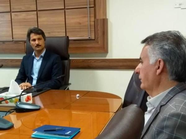 به مردم و درخواست های مراجعین به دید نعمت نگاه کرده و مشکلات آنها را در اسرع وقت حل کنید