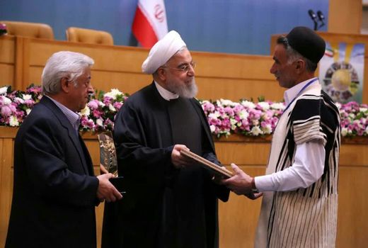 تجلیل از ۴ تولیدکننده نمونه بخش کشاورزی چهارمحال و بختیاری 