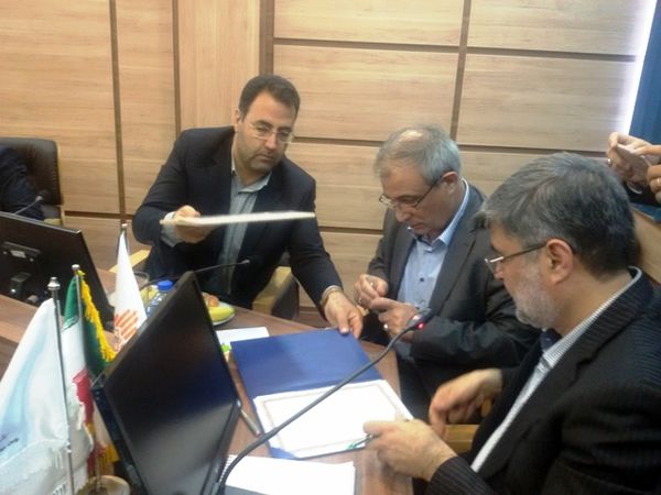 دستگاه قضایی واحدهای تولیدی دارای بدهی را تعطیل نکند