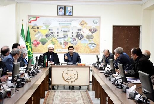 تاکید بر انتقال کشت سبزی و صیفی به محیط گلخانه ای در آذربایجان شرقی