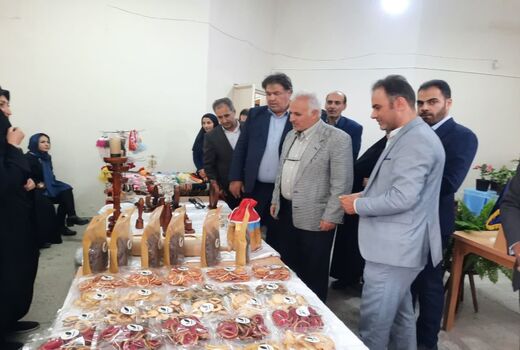 برگزاری نمایشگاه موقت مشاغل خانگی در روستای قاضی جهان شهرستان آذرشهر