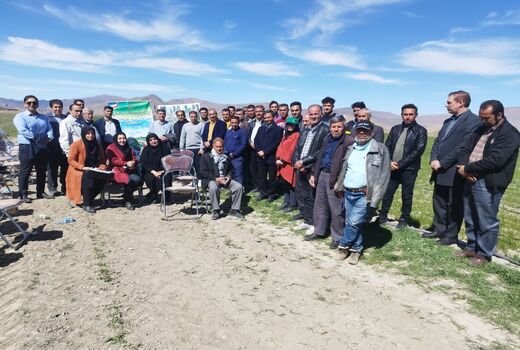 برگزاری کاروان ترویج الگوی کشت ملی محصولات زراعی در بیضا
