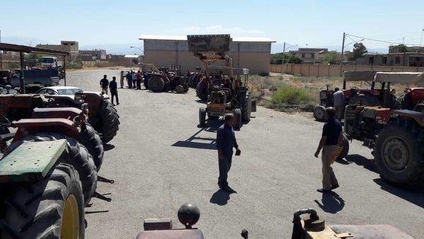 آغاز عملیات پلاک گذاری برای تراکتوروماشینهای خودگردان کشاورزی آران وبیدگل