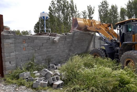 ۲۰موردساخت وساز غیرمجاز در اراضی کشاورزی ملارد تخریب شد