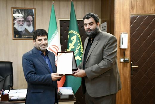 تجلیل از رئیس سازمان جهاد کشاورزی آذربایجان شرقی به عنوان مدیر تراز گام دوم انقلاب اسلامی