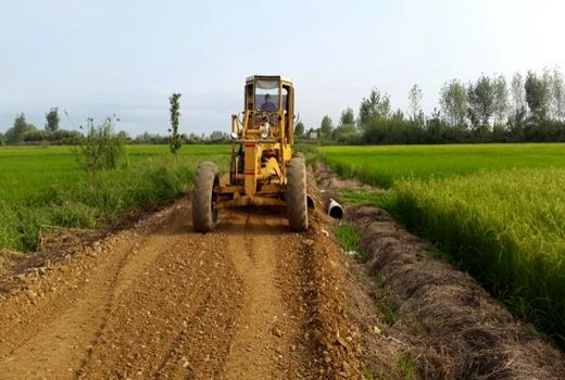 300 کیلومتر جاده بین مزارع آمل شن ریزی شد