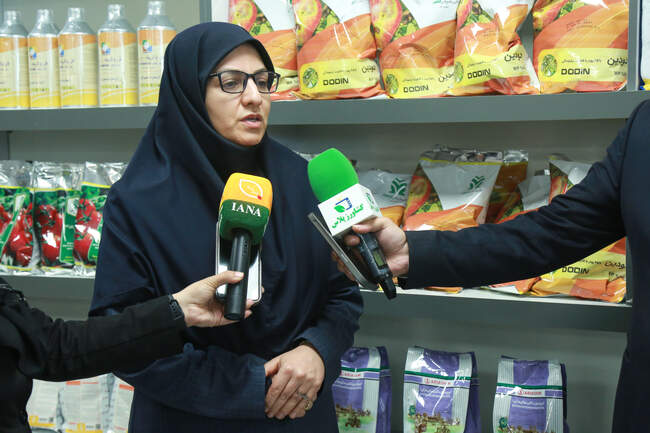  بازدید رئیس سازمان حفظ نباتات از تعاونی عرضه کننده آفت کش های کشاورزی 