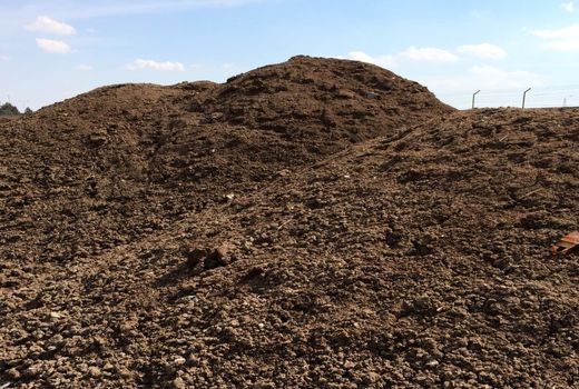 ممنوعیت استفاده از کود مرغی خام در اراضی زراعی شهرستان کنگان 