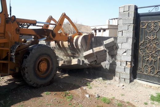 ۳ مورد ساخت و ساز غیر مجاز در اراضی کشاورزی بویین زهرا تخریب شد 