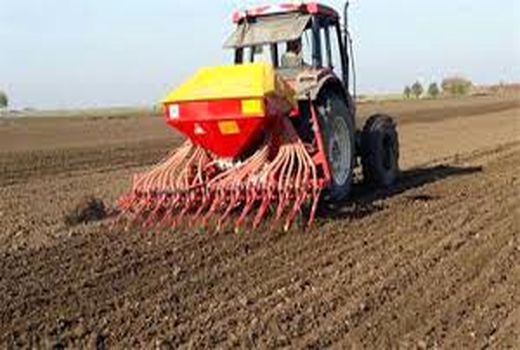 مساعدت خرید دو دستگاه کارنده کشت مستقیم در باوی