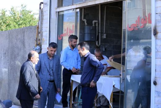 بازدید سرزده از نانوایی‌های آبیک؛ واحدهای متخلف تذکر گرفتند