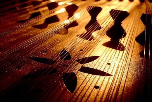 کنسرت تکنوازی «راویان سنتور» در سالن عمارت روبرو