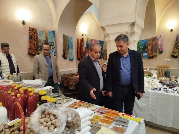 نمایش توانمندی‌ تولیدکنندگان اسکو در نمایشگاه مشاغل خانگی حمام تاریخی میلان