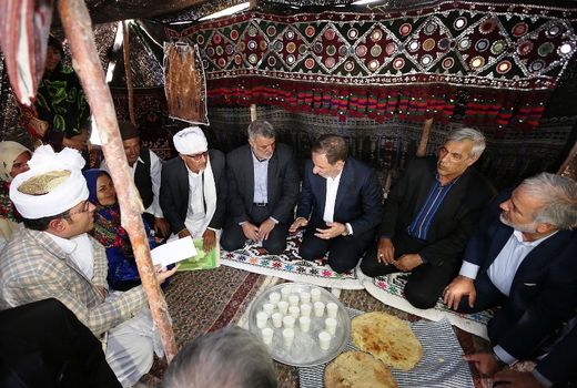 دکتر جهانگیری از نمایشگاه توانمندی‌ها و دستاورد‌های عشایر و روستاییان در خراسان جنوبی بازدید کرد