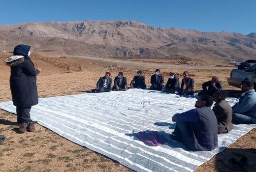 برگزاری دوره آموزشی آبیاری موضعی در رستم آباد شهرستان اردل