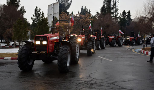 رژه تراکتورهای ساخت داخل همزمان با ۱۲ بهمن در تبریز