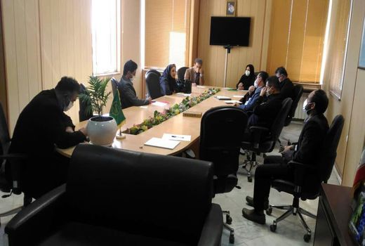 جلسه طرح یاوران تولید پسته در شهرستان بوئین زهرا برگزار شد