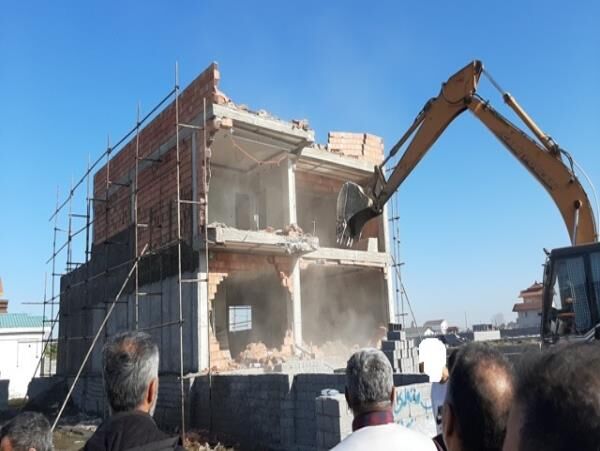 سه بنای غیر مجاز در محمودآباد قلع و قمع شد