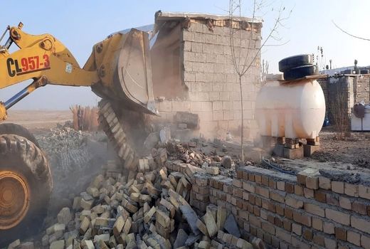 تخریب ۴ بنای غیر مجاز در اراضی کشاورزی شهرستان آبیک