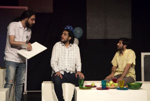 اجرای هنرمندان و تمدید نمایش «شبیه رهایی ورای یک نفس»