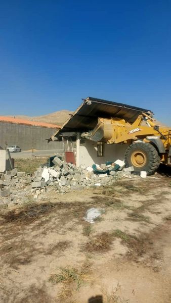 تخریب یک بنای غیر مجاز در اراضی کشاورزی شهرستان آوج