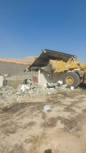 تخریب یک بنای غیر مجاز در اراضی کشاورزی شهرستان آوج