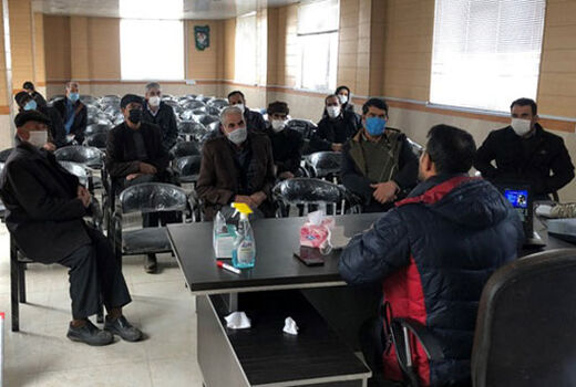 برگزاری کارگاه آموزشی آشنایی با مخاطرات دام و طیور در شهرستان بناب