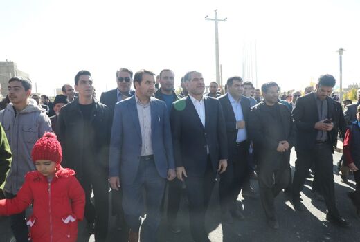 حضور وزیر جهاد کشاورزی در راهپیمایی ۱۳ آبان
