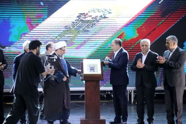 رونمایی از کتاب تاریخ اتاق بازرگانی تبریز با حضور وزیر جهاد کشاورزی در همایش صادرات غیرنفتی