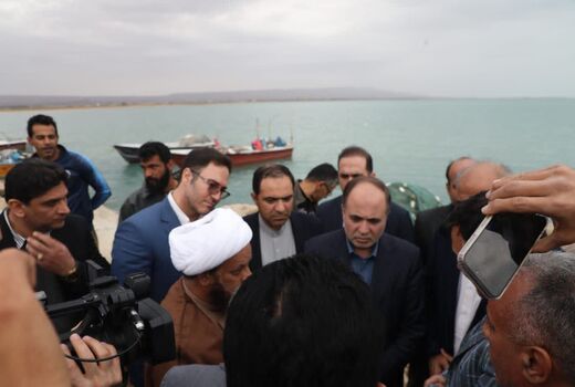 بازدید وزیر جهاد کشاورزی از پرورش میگو دلوار بوشهر