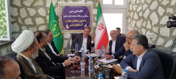 تاکید استاندار آذربایجان‌غربی بر مدیریت هوشمند ذخیره‌سازی و رفع موانع تأمین نهاده‌های دامی

