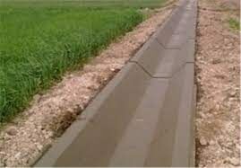 جلوگیری از هدررفت آب با لایروبی کانال های آبیاری در حمیدیه