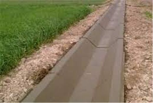 جلوگیری از هدررفت آب با لایروبی کانال های آبیاری در حمیدیه
