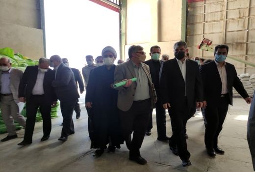 وزیر جهادکشاورزی از کار خانه خوراک دام و طیور چرداول بازدید کرد