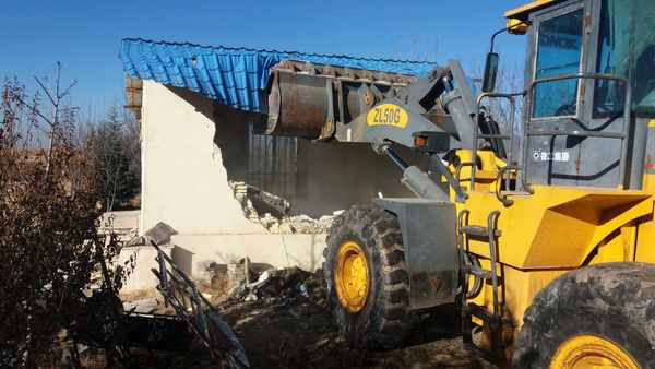 یک بنای غیر مجاز در اراضی کشاورزی شهرستان البرز تخریب شد