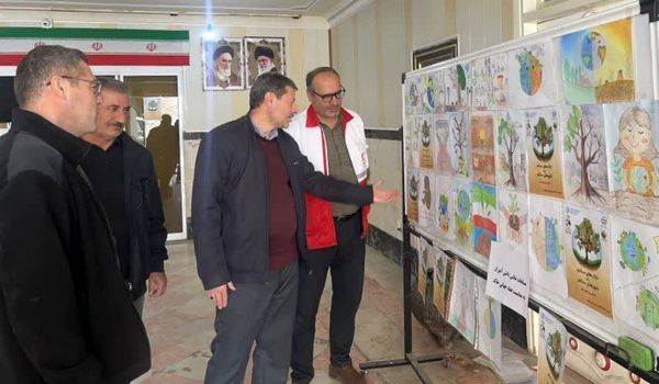 گشایش نمایشگاه نقاشی‌ دانش‌آموزی با موضوع «خاک‌های سالم برای شهرهای سالم» در میانه