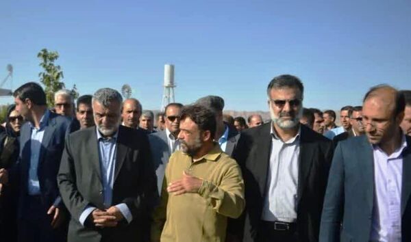 بازدید وزیر جهاد کشاورزی از واحد پرورش شترمرغ و  استخر ذخیره آب کشاورزی در شهرستان آباده