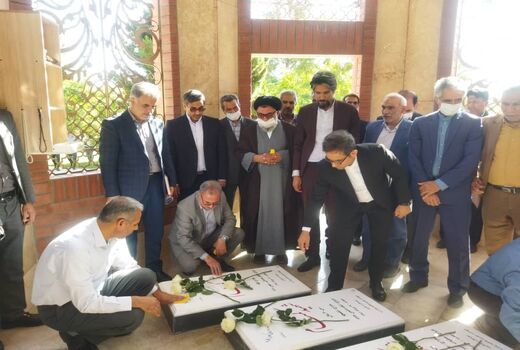 غبار روبی گلزار شهدا در اولین روز از هفته جهادکشاورزی با حضور رئیس سازمان
