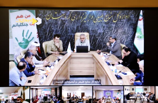 قدردانی از اطفاء کنندگان حریق جنگل‌های مریوان