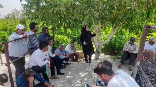 آشنایی باغداران شهرستان بوئین زهرا با اصول صحیح تعذیه در باغات