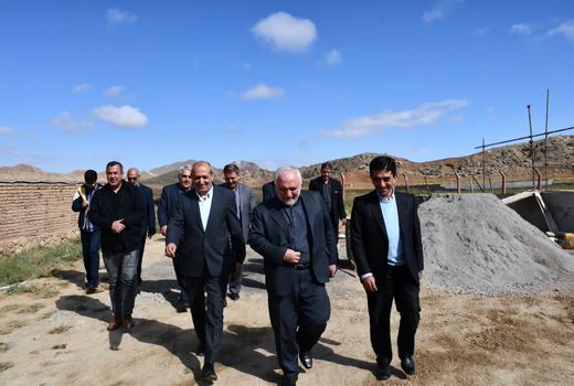 تأکید بر تسریع در تکمیل کشتارگاه صنعتی خواجه هریس در جریان بازدید مسئولان استان